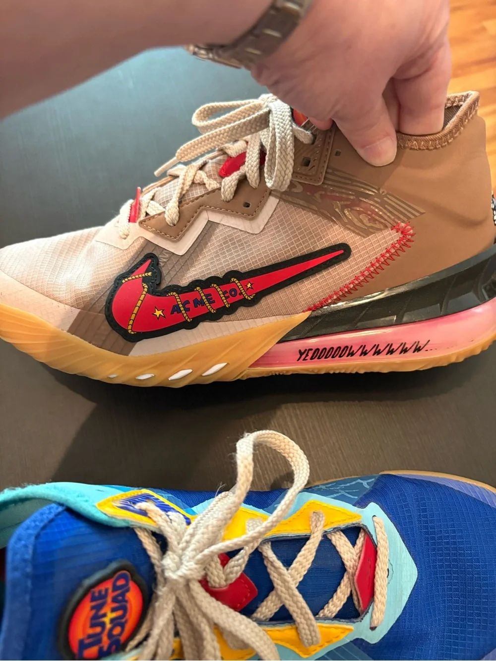 Nike LeBron 18 Low Space Jam Road Runner Wile E. Coyote Mens 9.5 Toon Squad Shoe